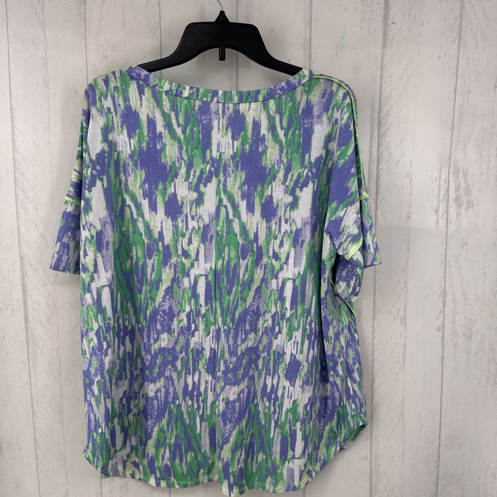 L s/s tie-dye scoop neck top