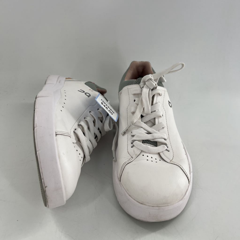 8 leather lace-up sneaker