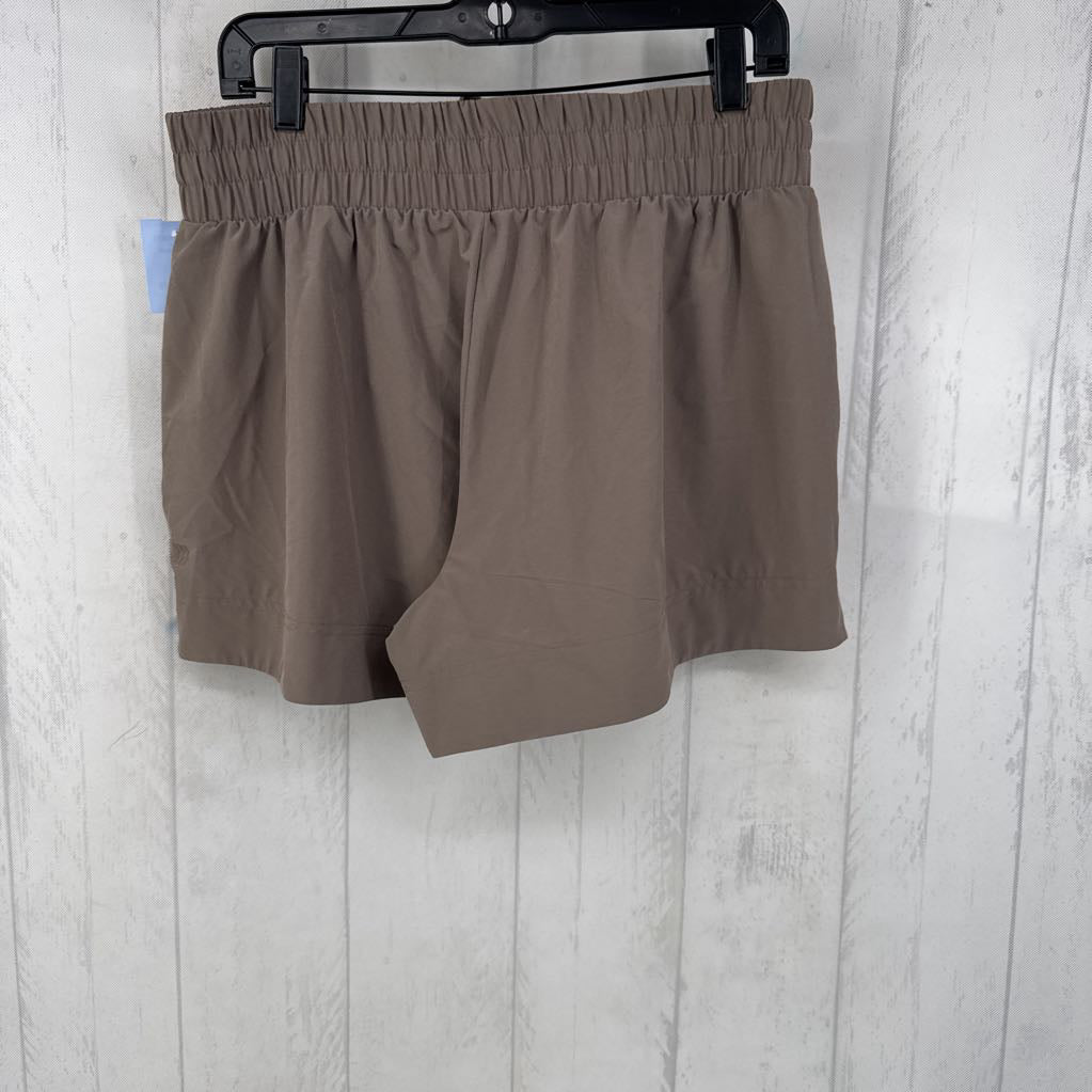 M pull-on shorts