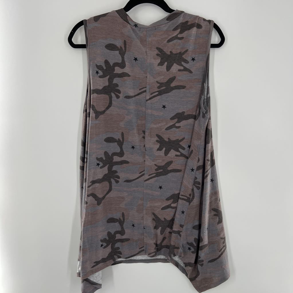 2x camo star print tank