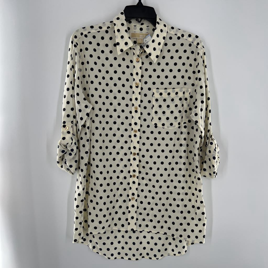 R99 M polka dot button down tab slv top