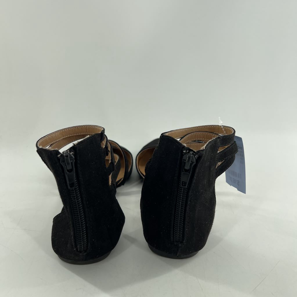8.5 criss-cross straps ankle zip flats