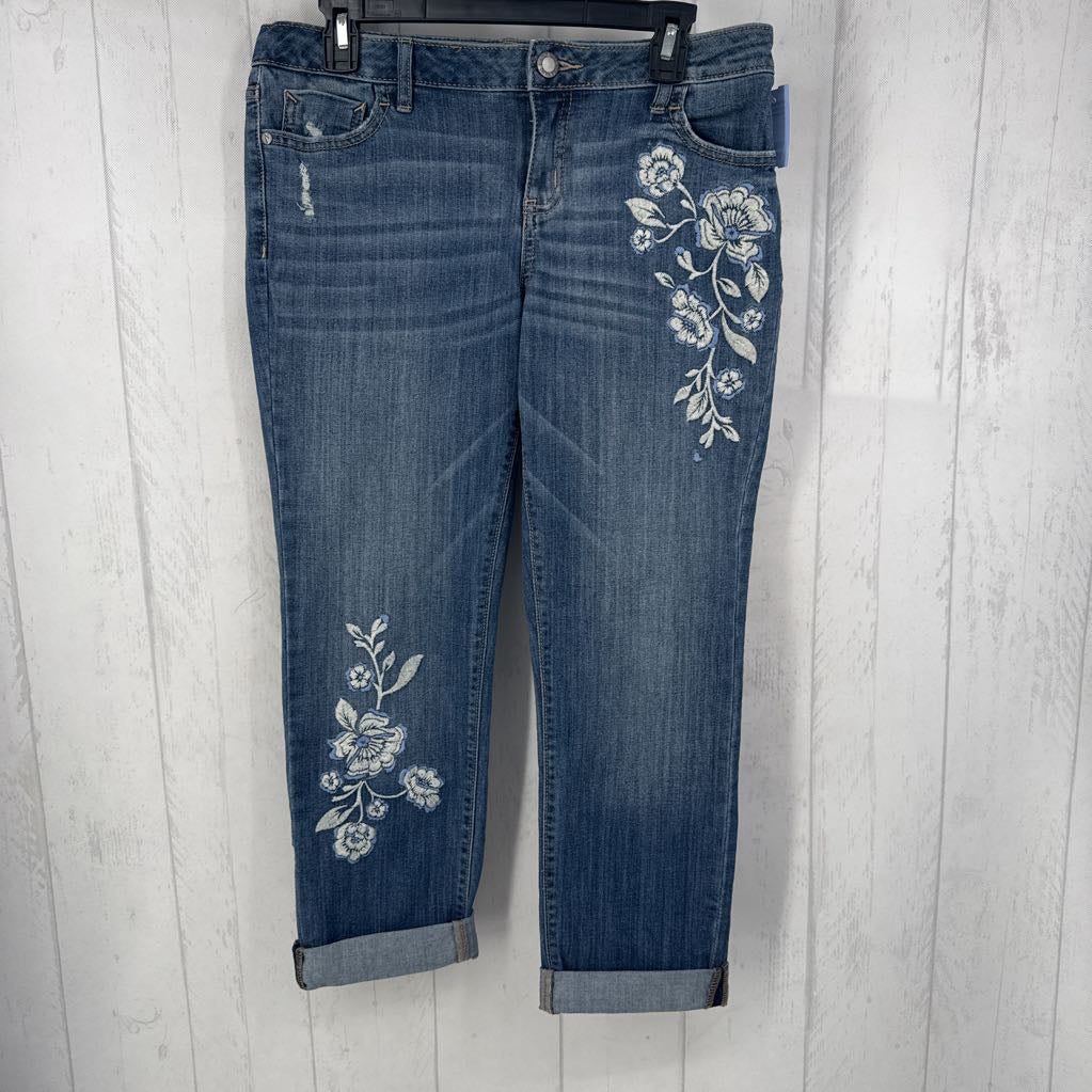 6 embroidered capris