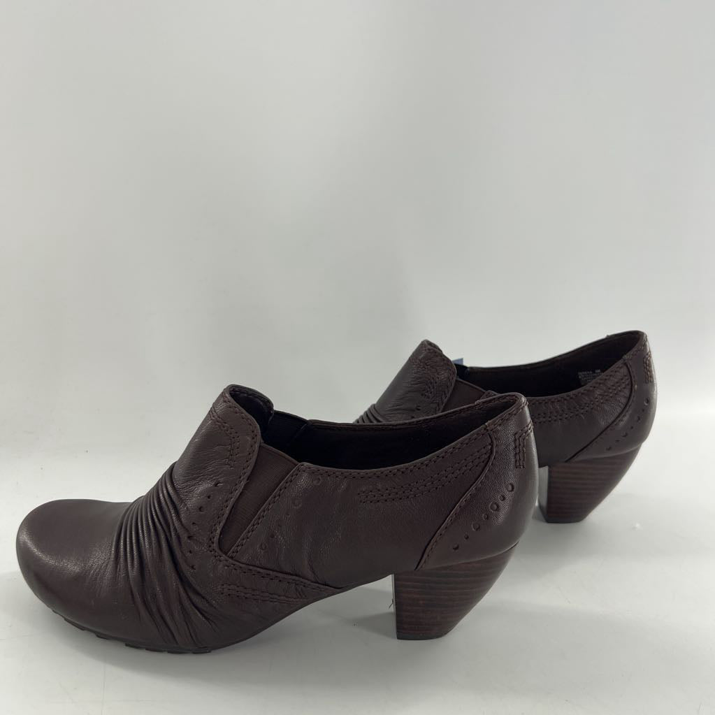 8 slip-on low heel shoe