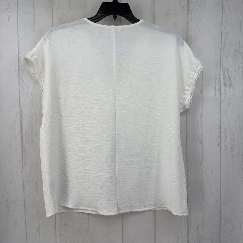 L lace trim v-neck s/s top