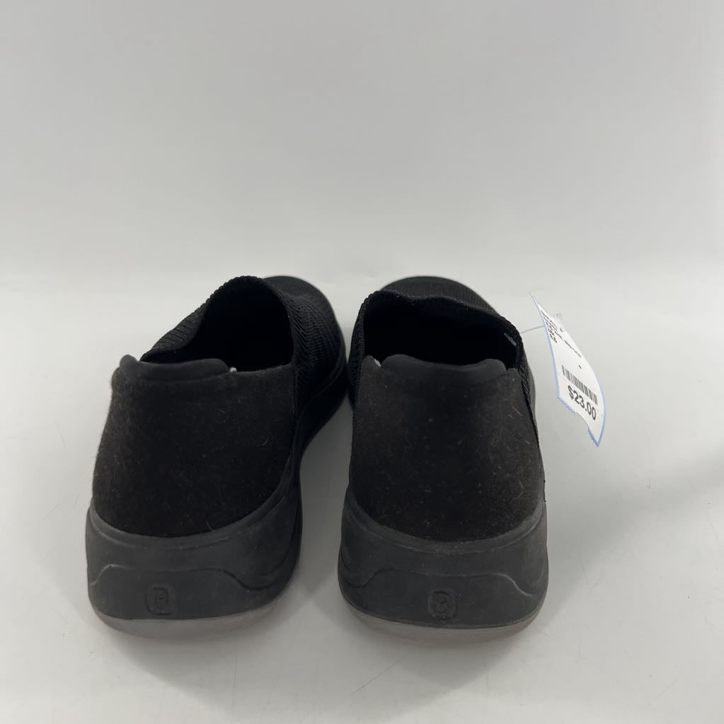8.5 knit slip-ons