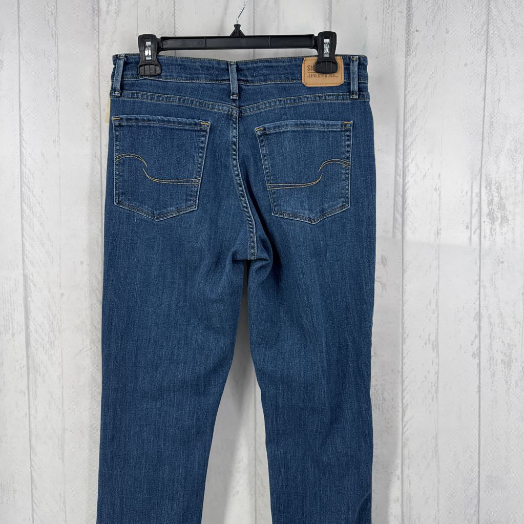 8 mid-rise straight leg jean