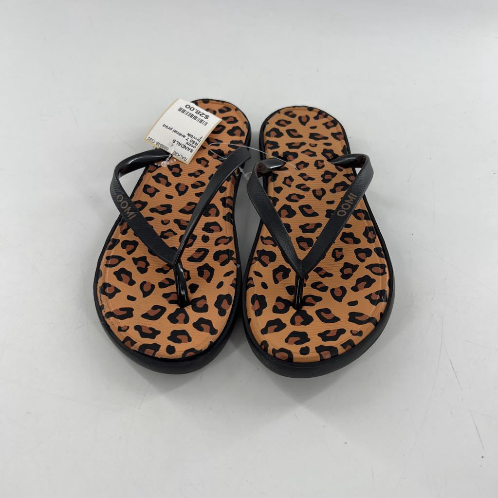 R50 7 animal print flip-flops