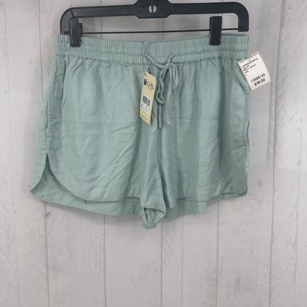 R40 L pull-on shorts