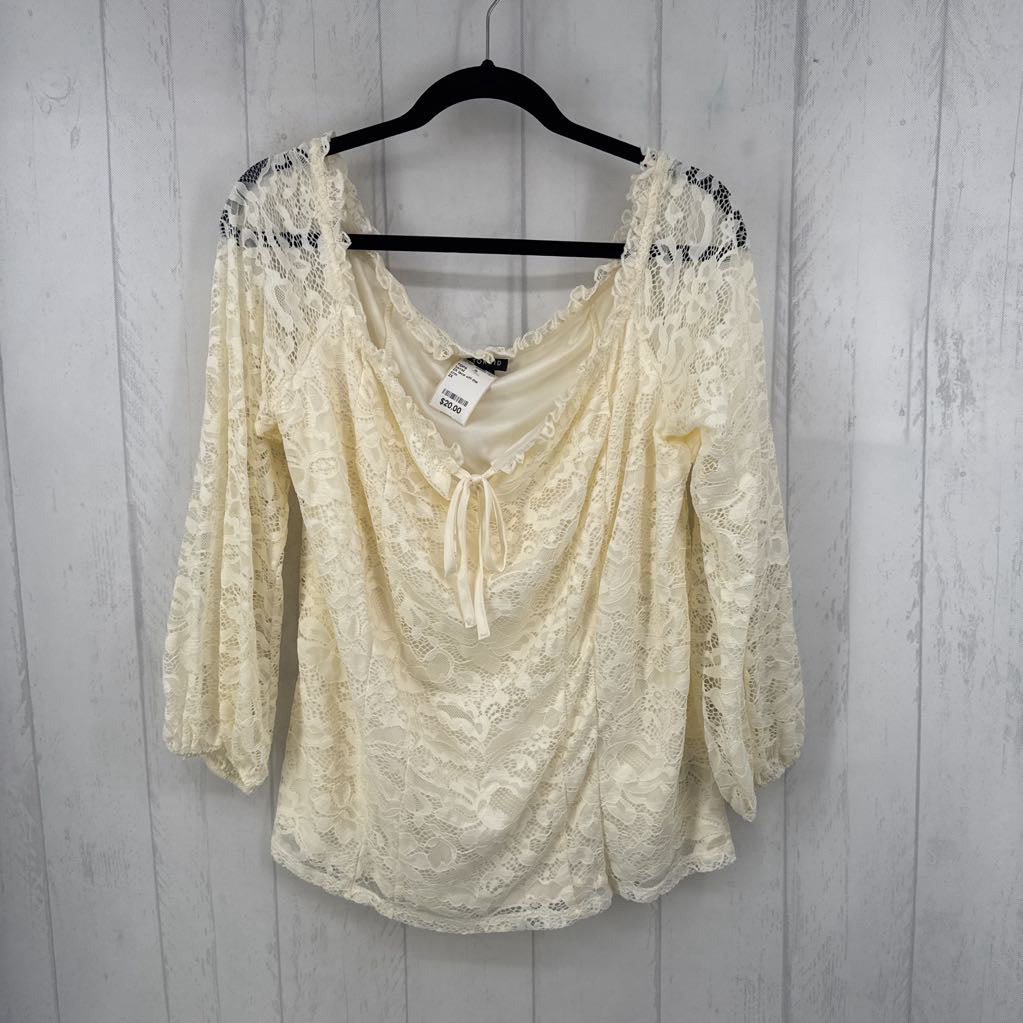 2X lace off-the shoulder l/s top