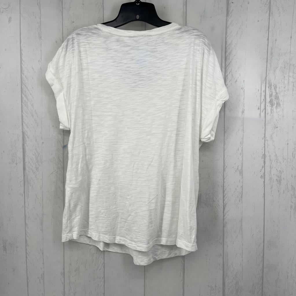 L flo embroidered v-neck s/s tee