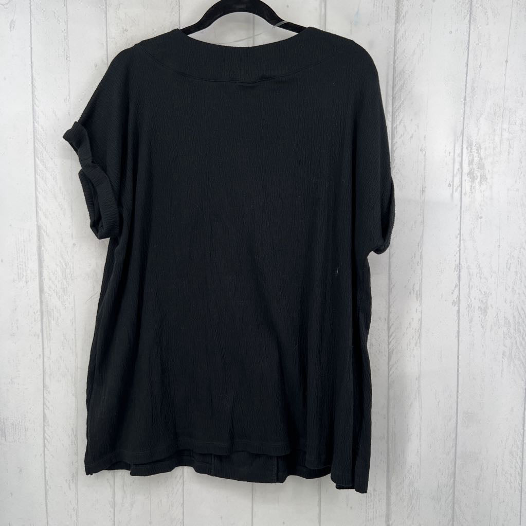 2X textured v-neck s/s top
