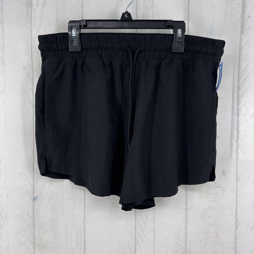 M pull-on shorts