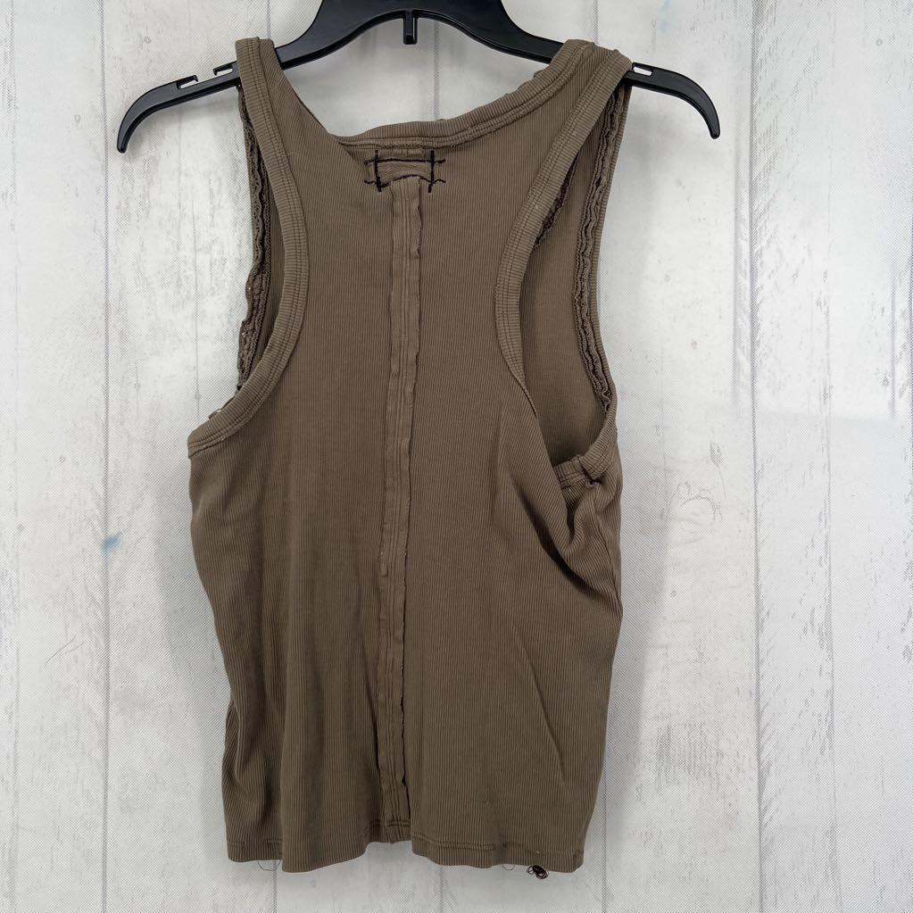 M ribbed destructed tank