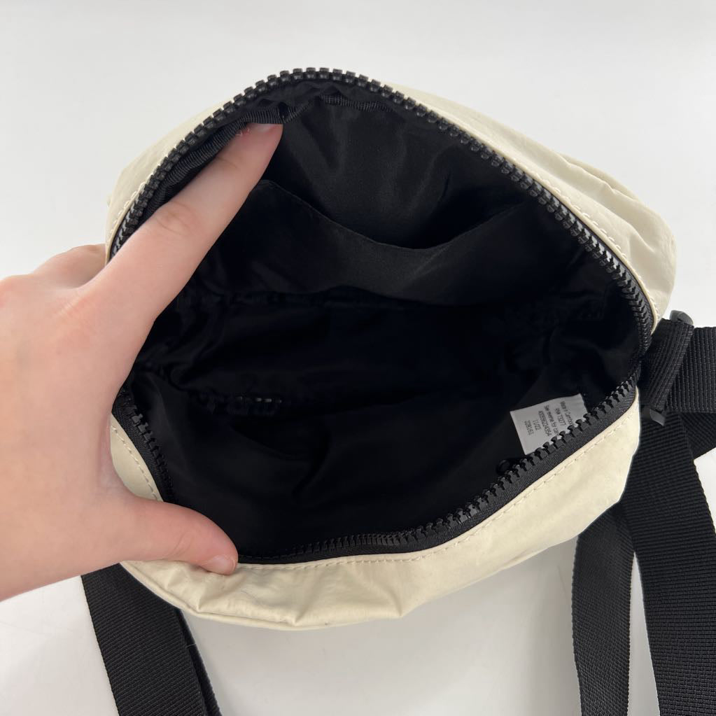 R40 top zip crossbody w/ quick-release buckle & flap pocket