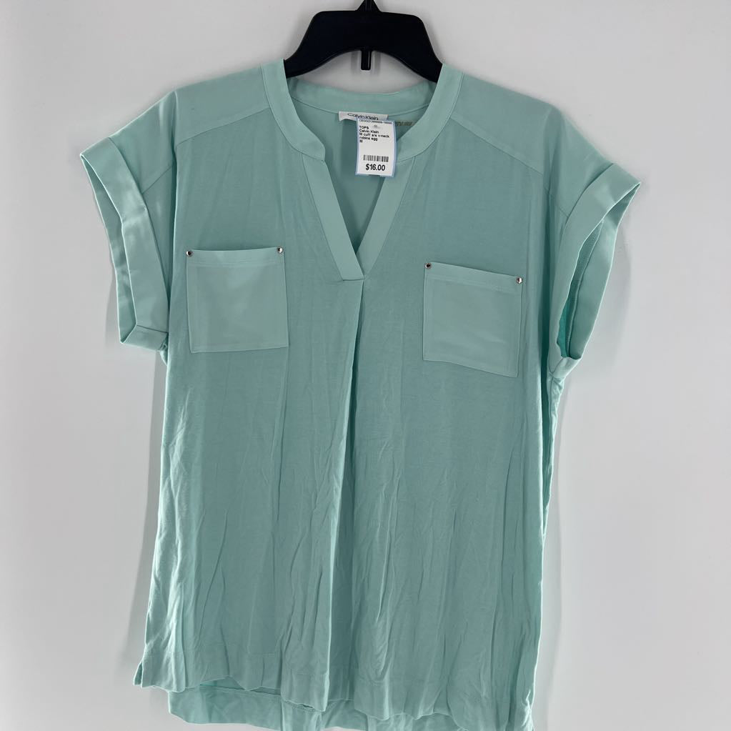 M cuff s/s v-neck pocket top