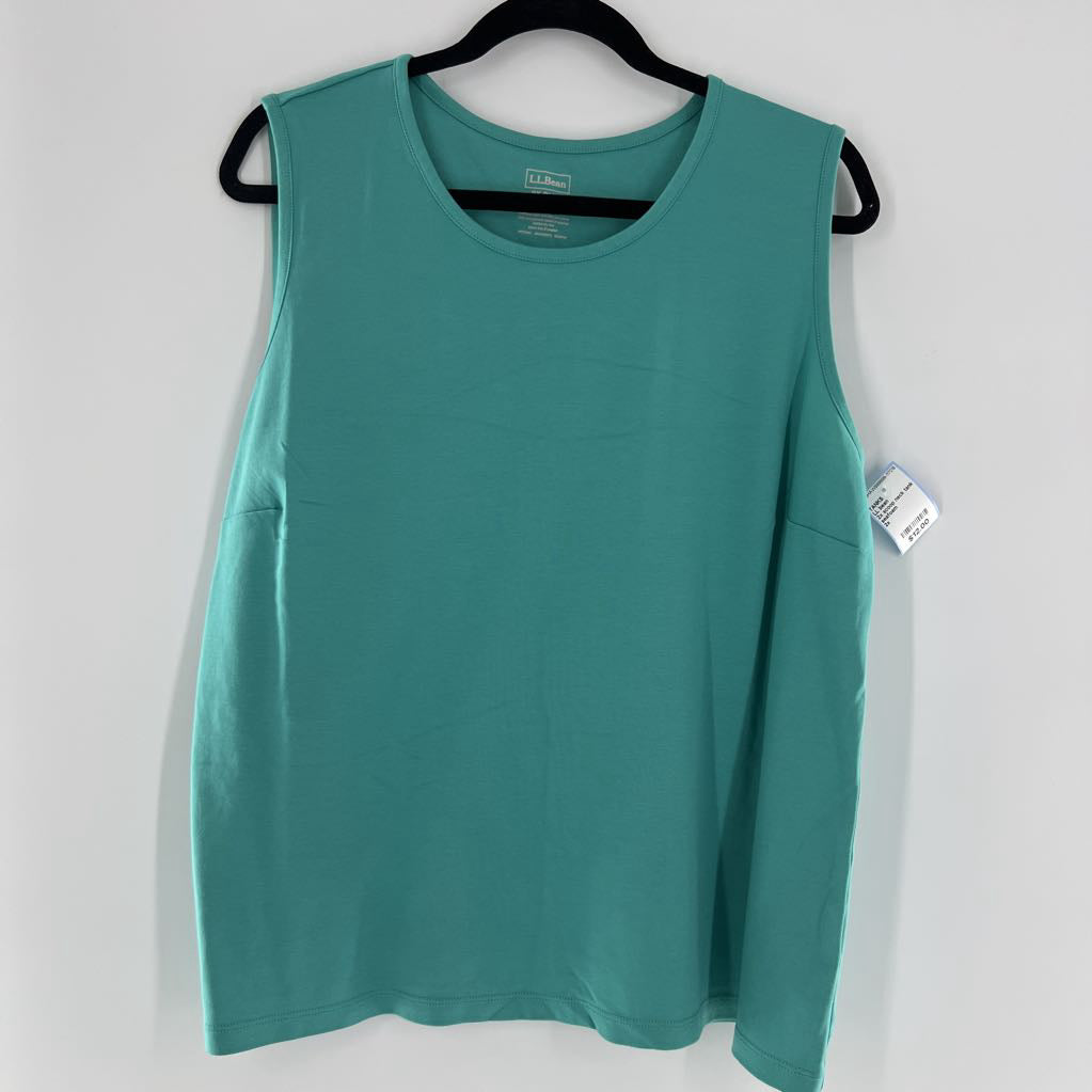 2x scoop neck tank