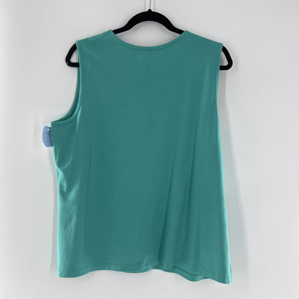 2x scoop neck tank