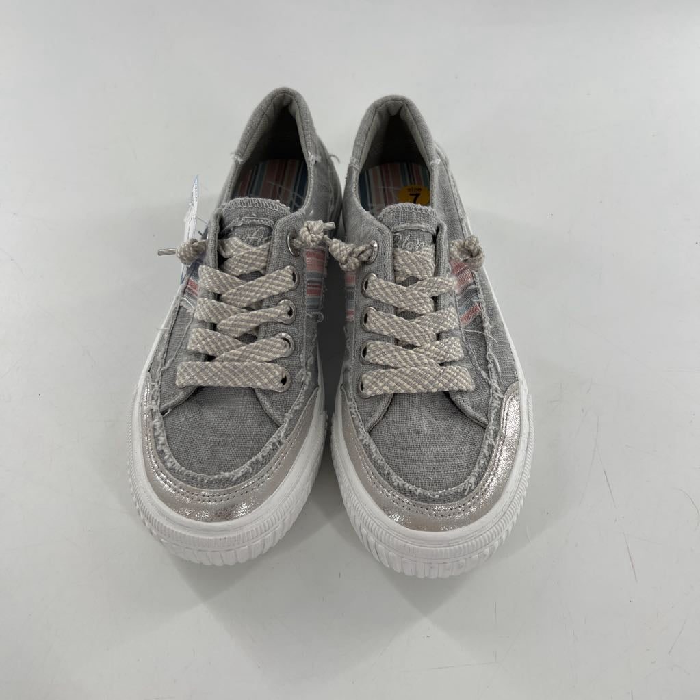 7 slip-on sneaker
