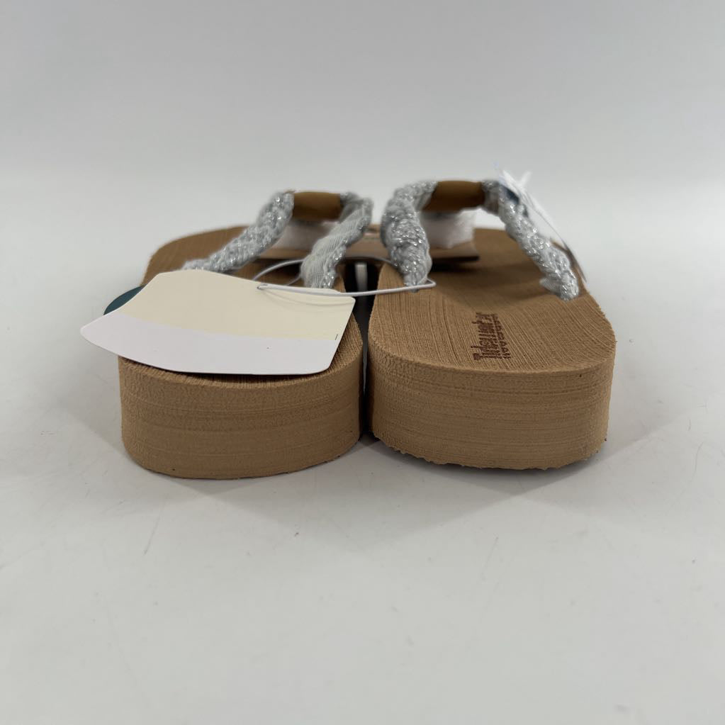 7 woven strap flip-flops