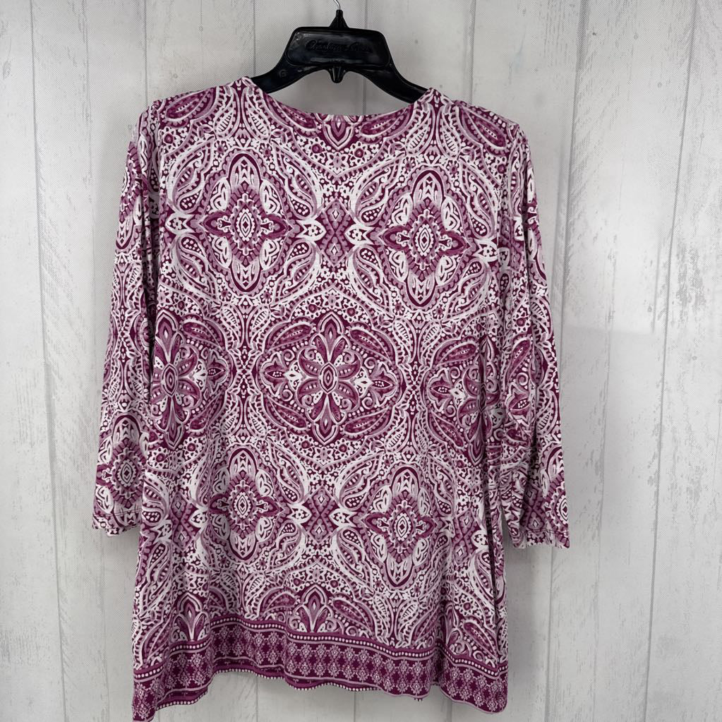 L medallion print v-neck 3/4 slv tee