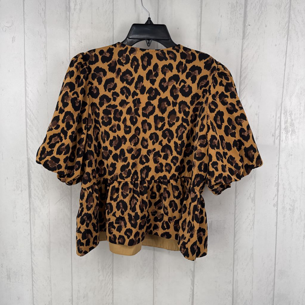 M animal print split neck s/s peplum top