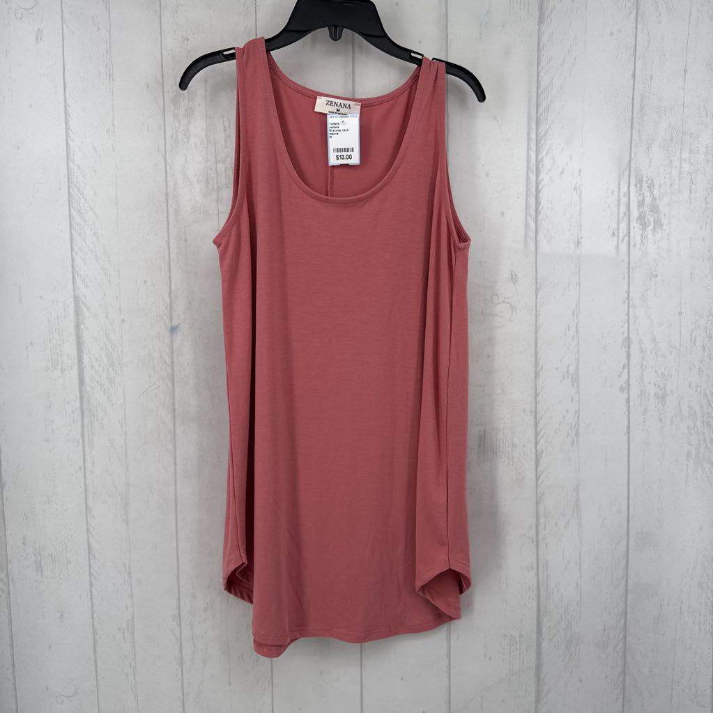 M scoop neck rounded hem tank