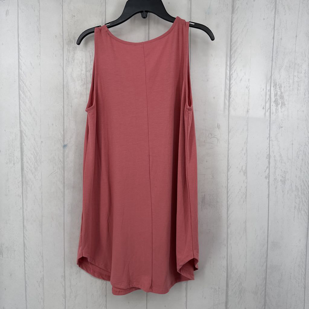 M scoop neck rounded hem tank