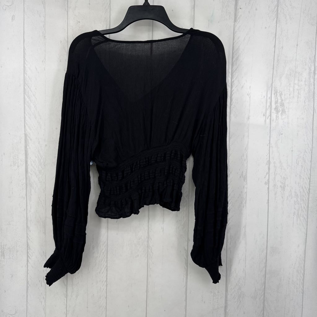 M smocked v-neck l/s top