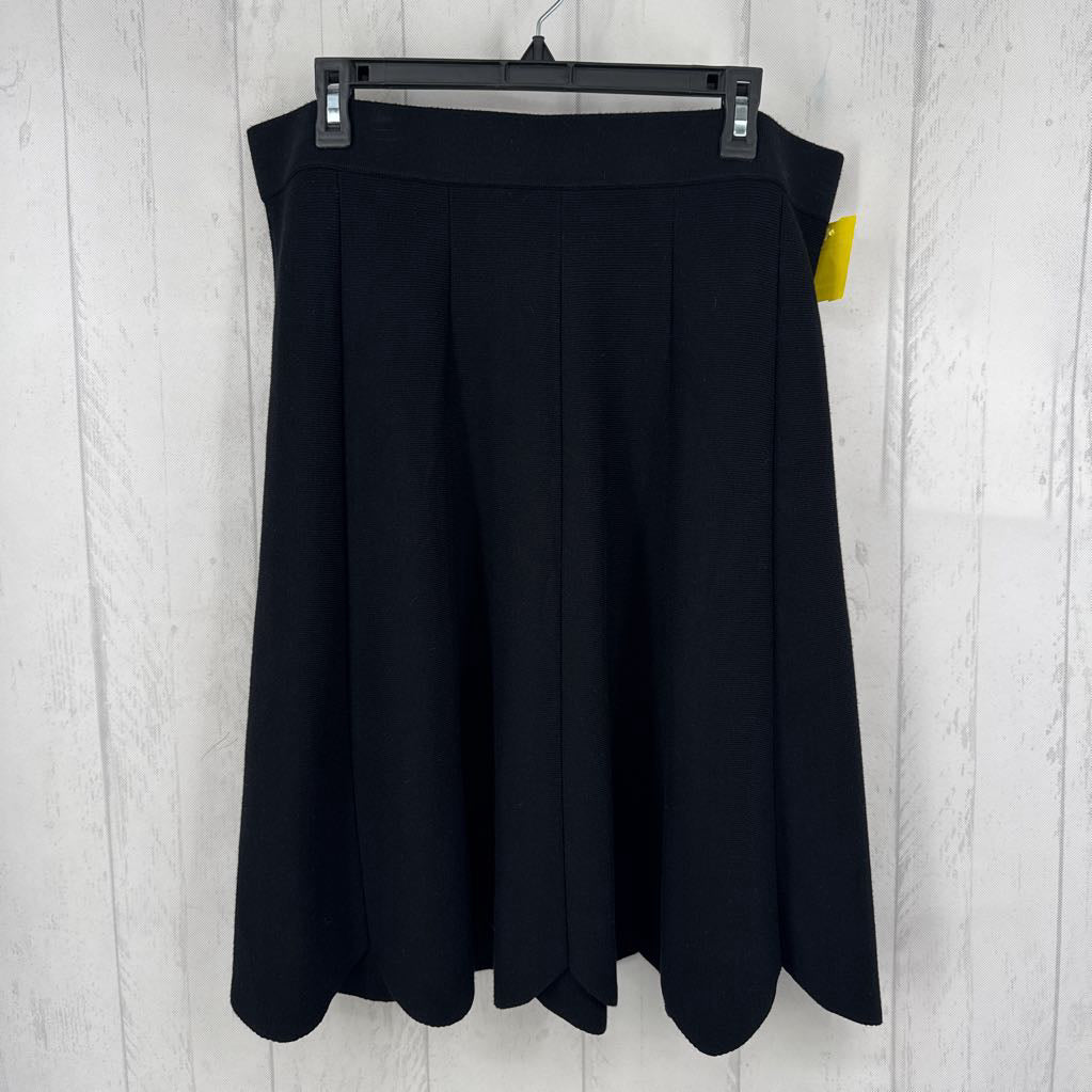 XL knit scalloped trim skirt
