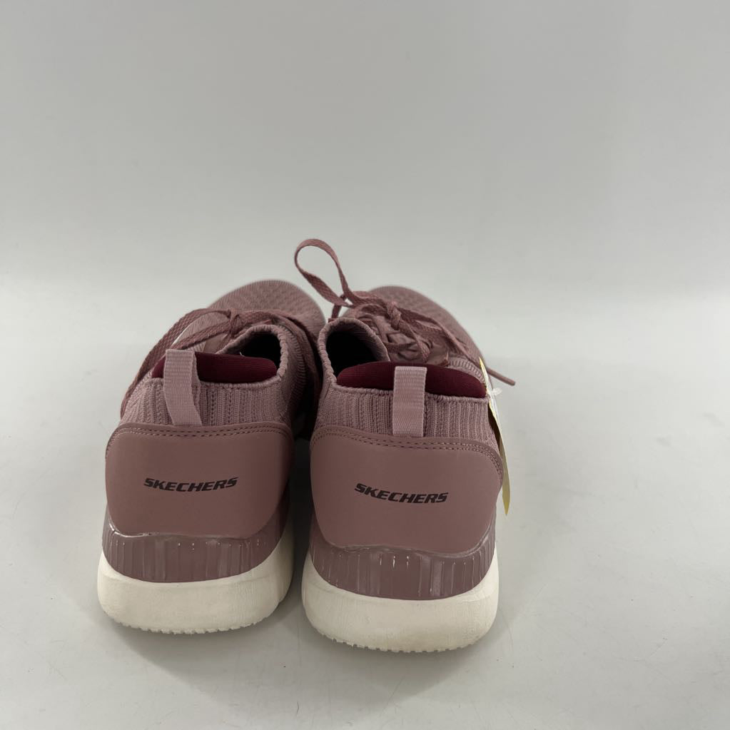 10 lace-up sneaker