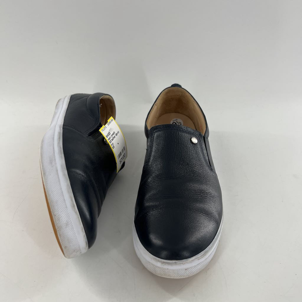 9.5 leather slip-on sneaker