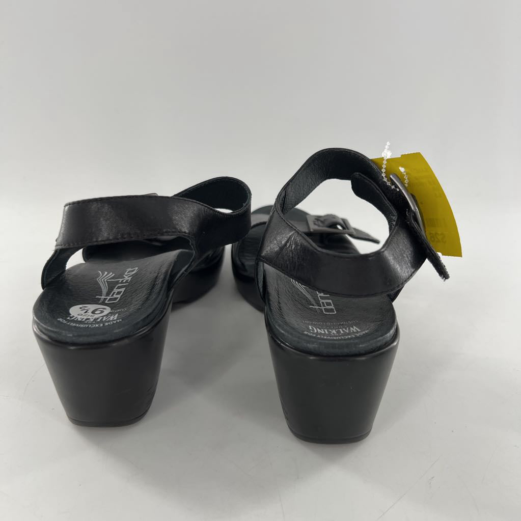9.5 velcro strap double buckle sandal