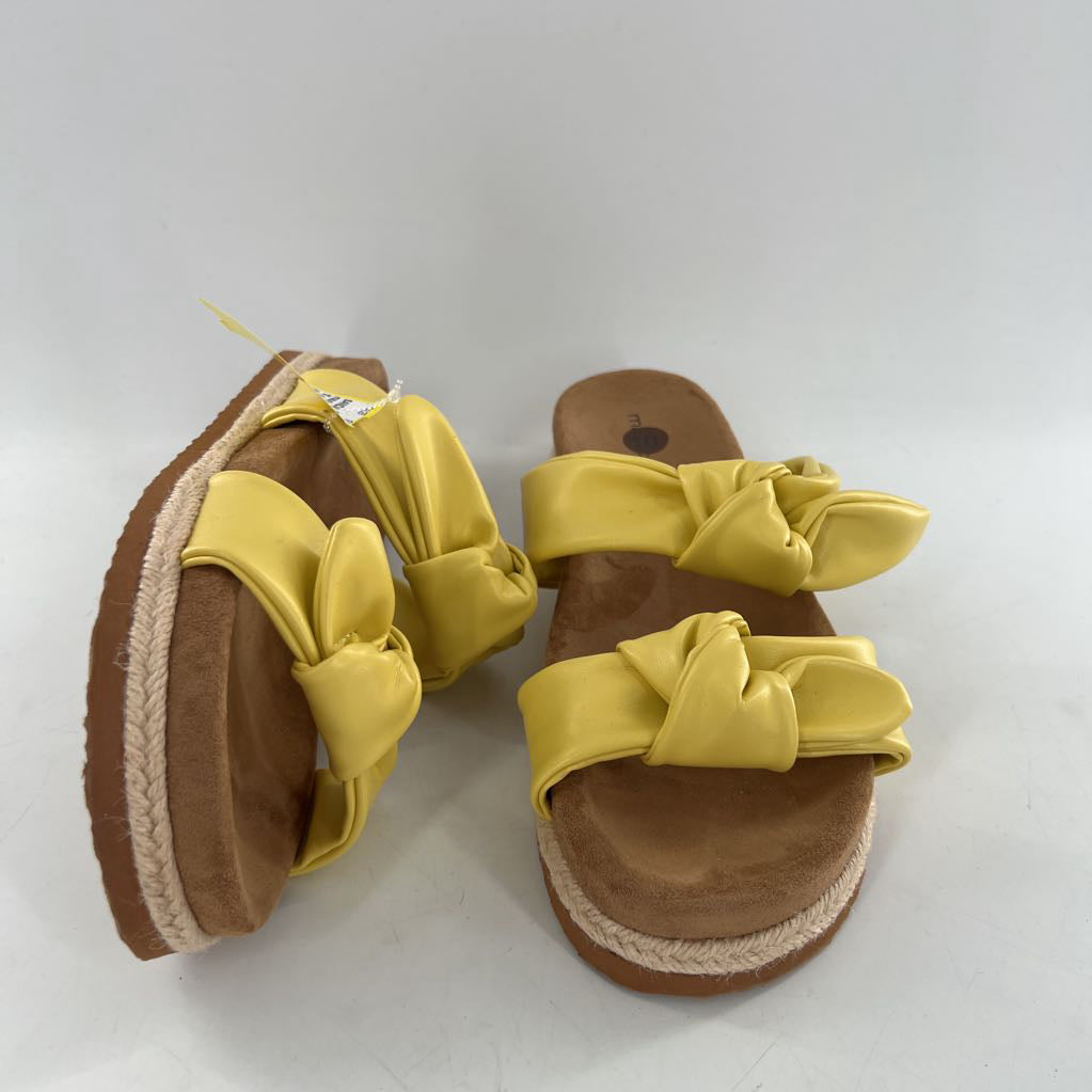 10 double bow strap sandal