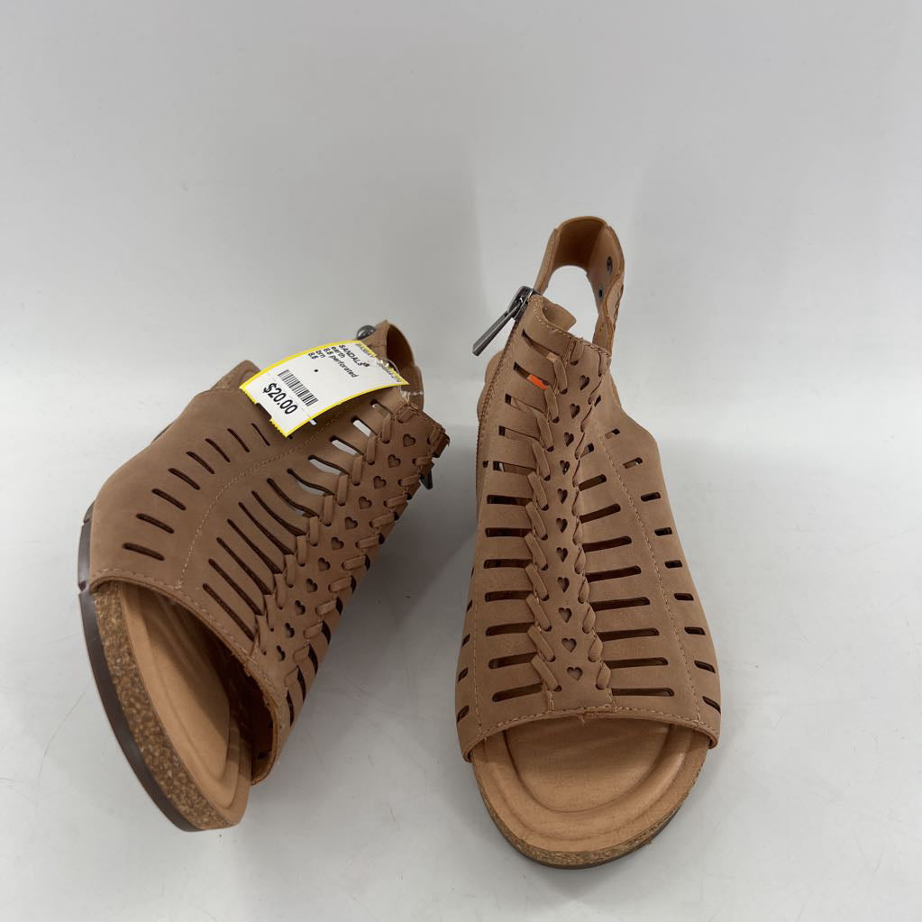8.5 perforated wedge heel sanda