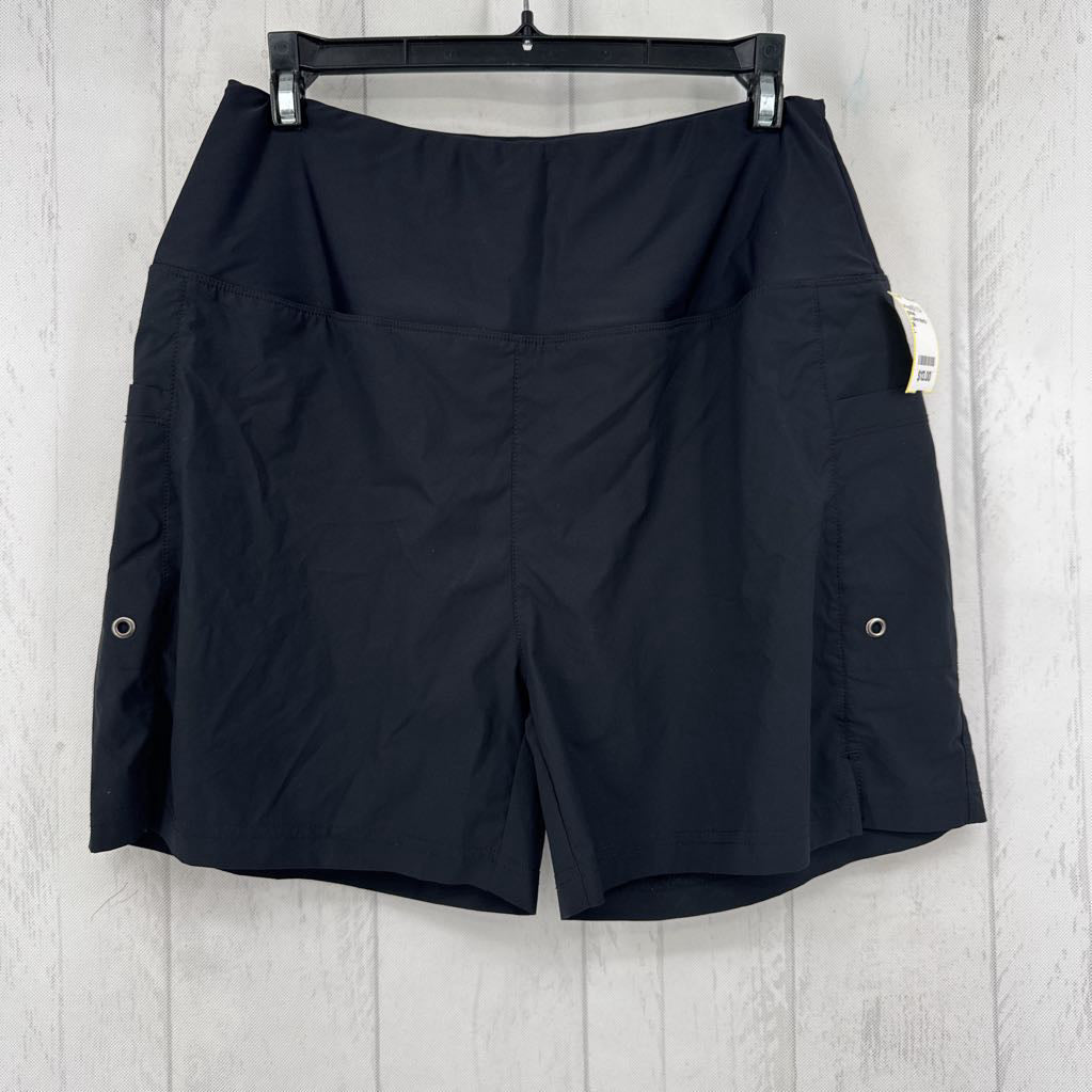 L pull-on shorts