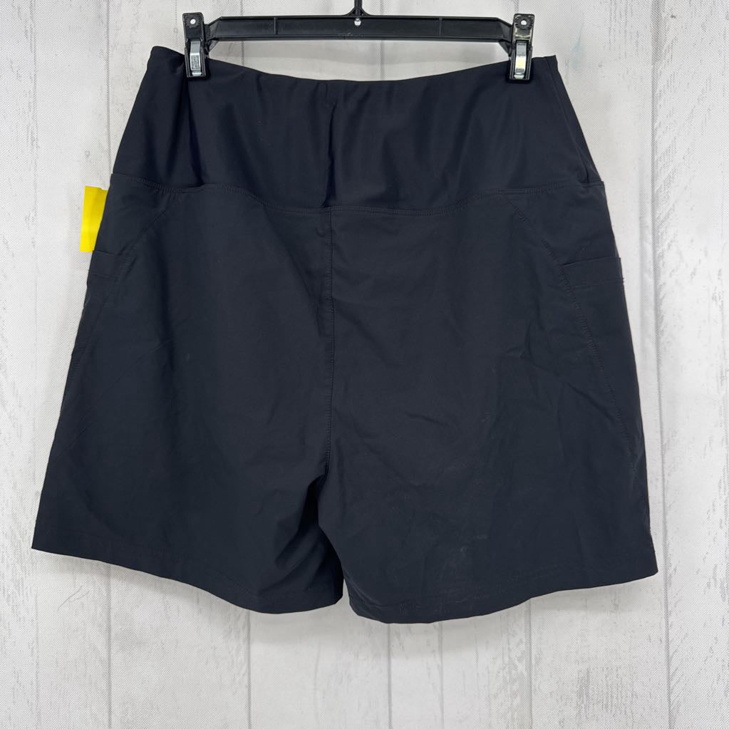 L pull-on shorts