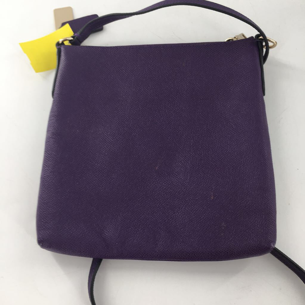 pebbled crossbody w/ slip pocket
