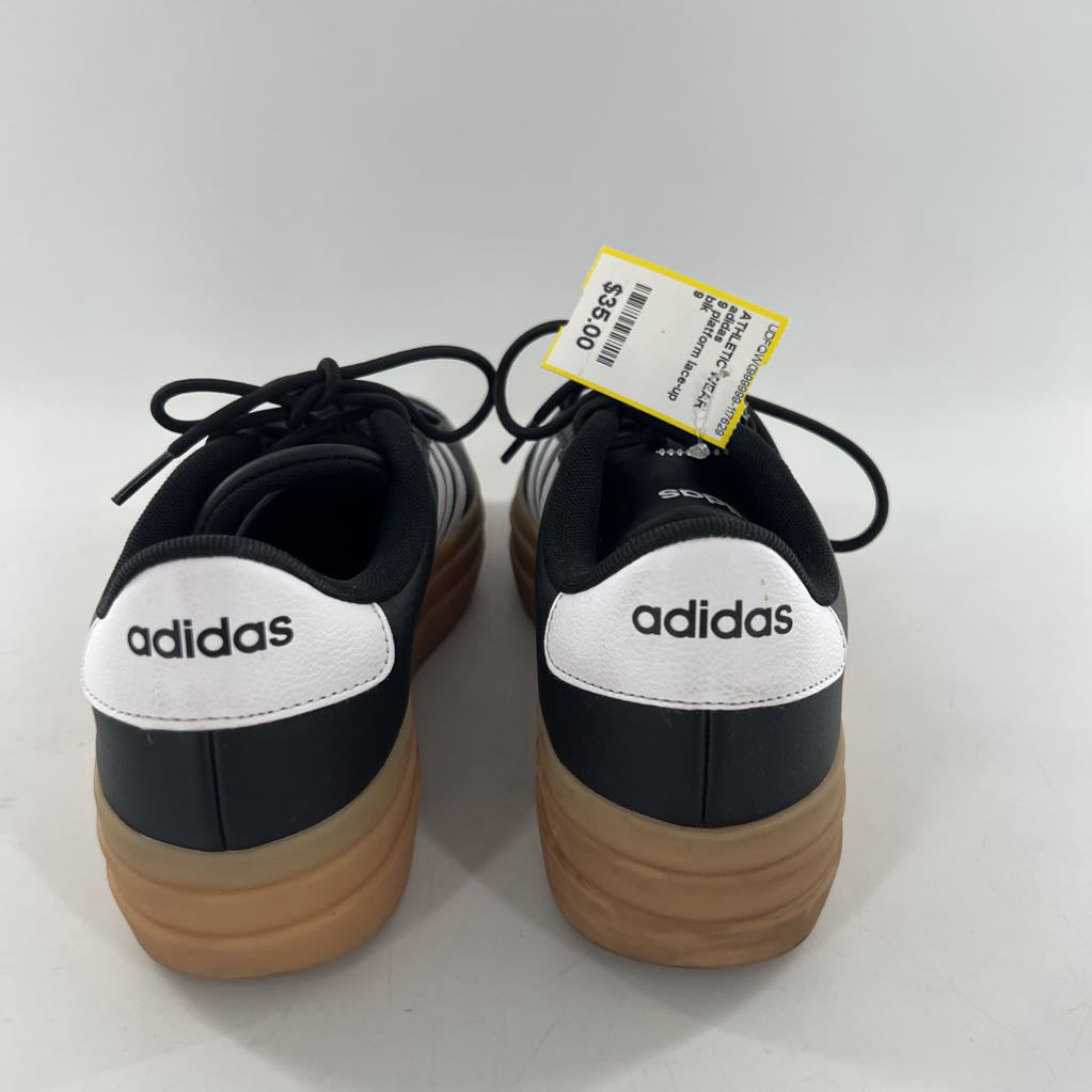 9 platform lace-up sneaker
