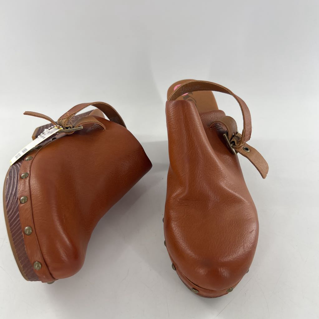 9 platform clogs