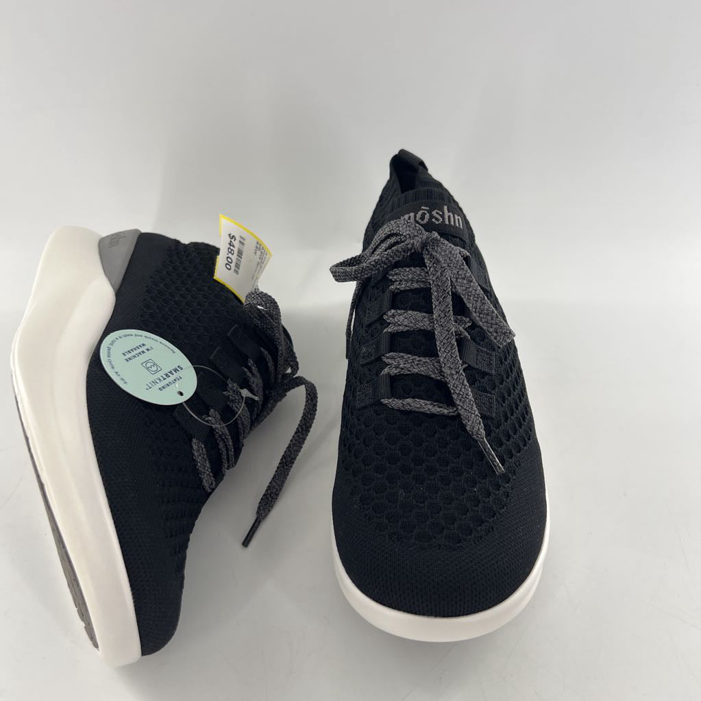 8.5W lace-up sneaker