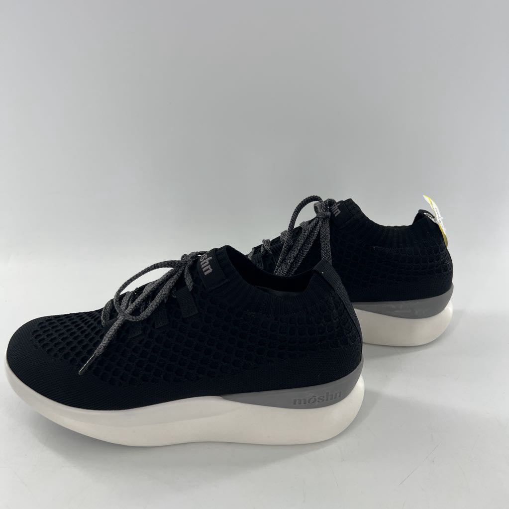8.5W lace-up sneaker