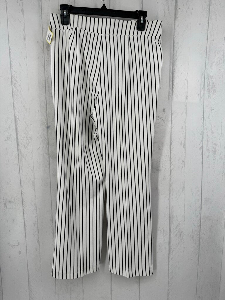 M button detail pull-on stripe pants