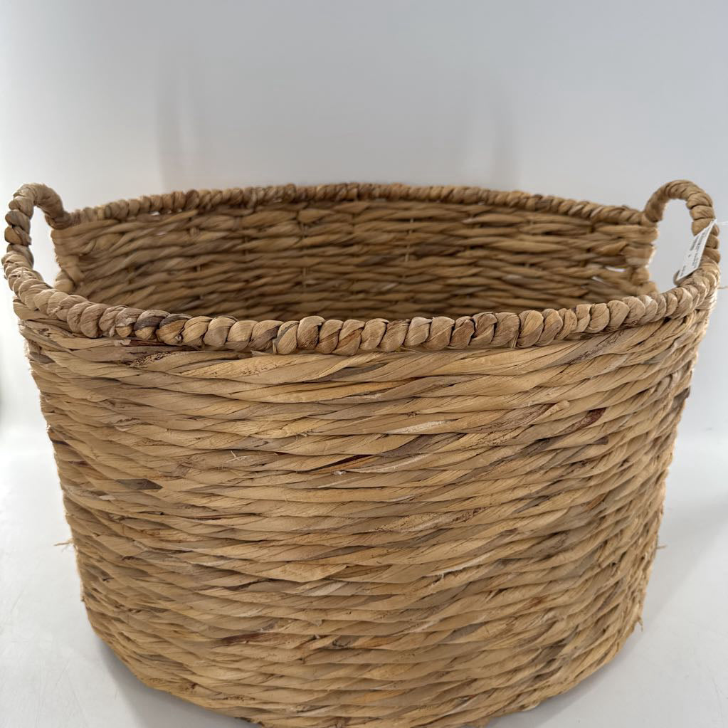 Lg seagrass basket w/handles