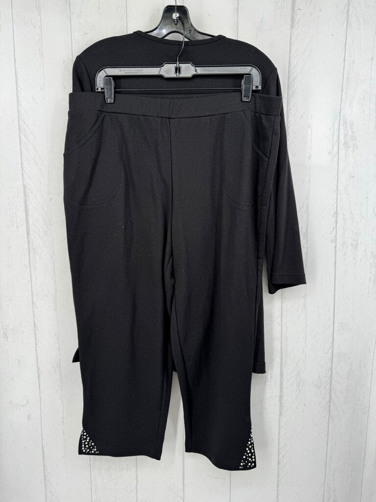 L 2pc embelished top & capri set