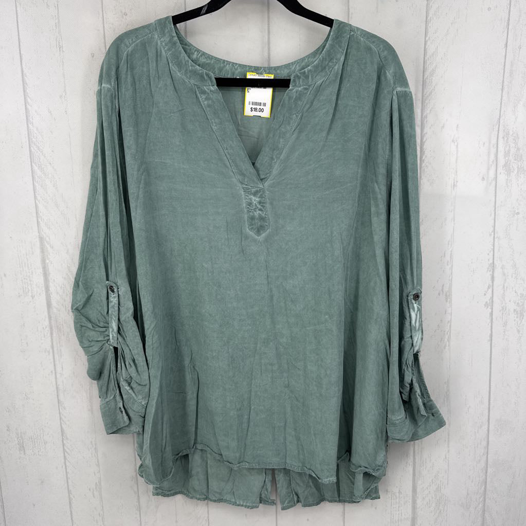 1X split neck tab slv top