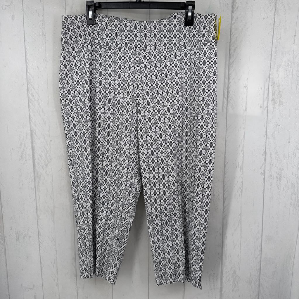 16 printed pull-on capris