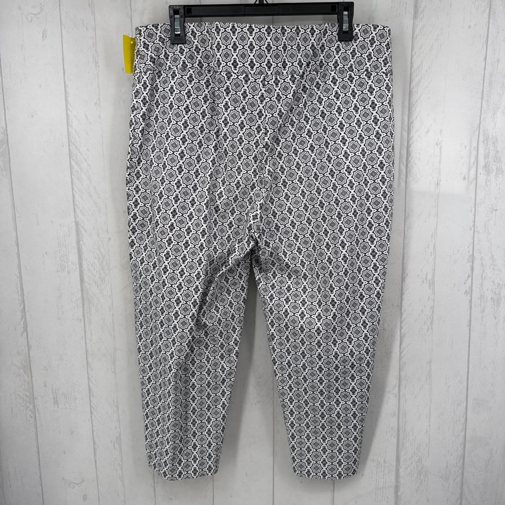 16 printed pull-on capris