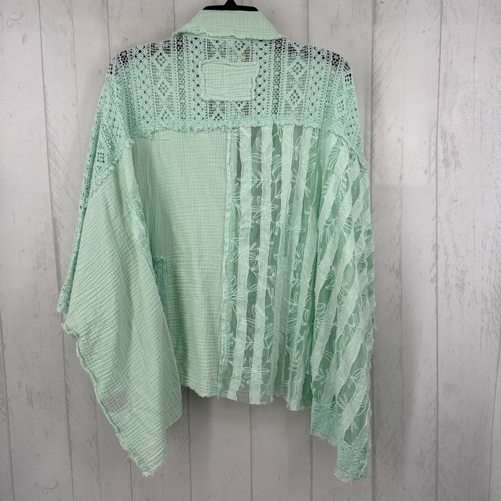 M eyelet & lace dolams slv button down top