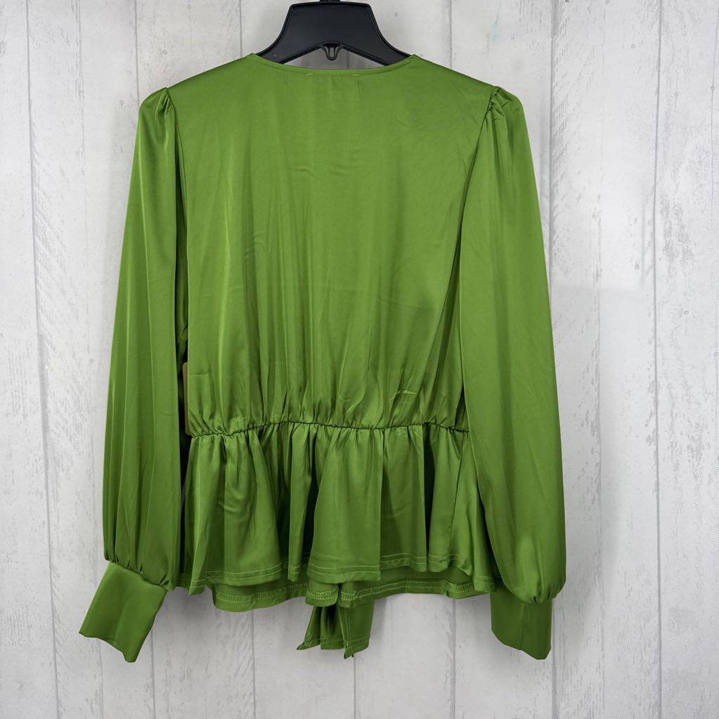 M silky v-neck l/s peplum top
